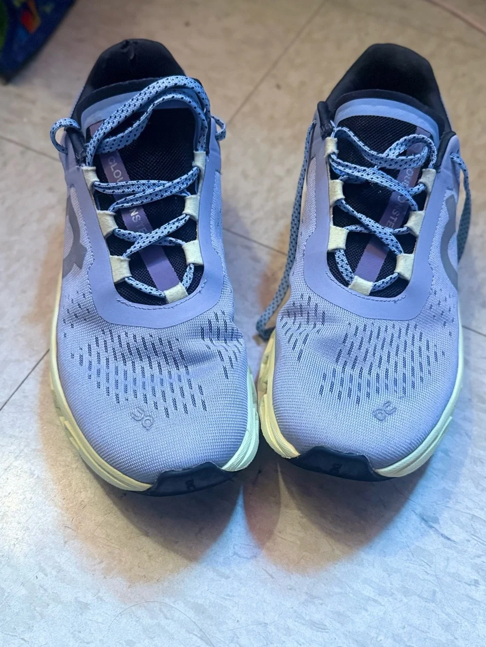 On Running cloudmonster Light gray and Neon Yellow Cloudtec Running Shoes